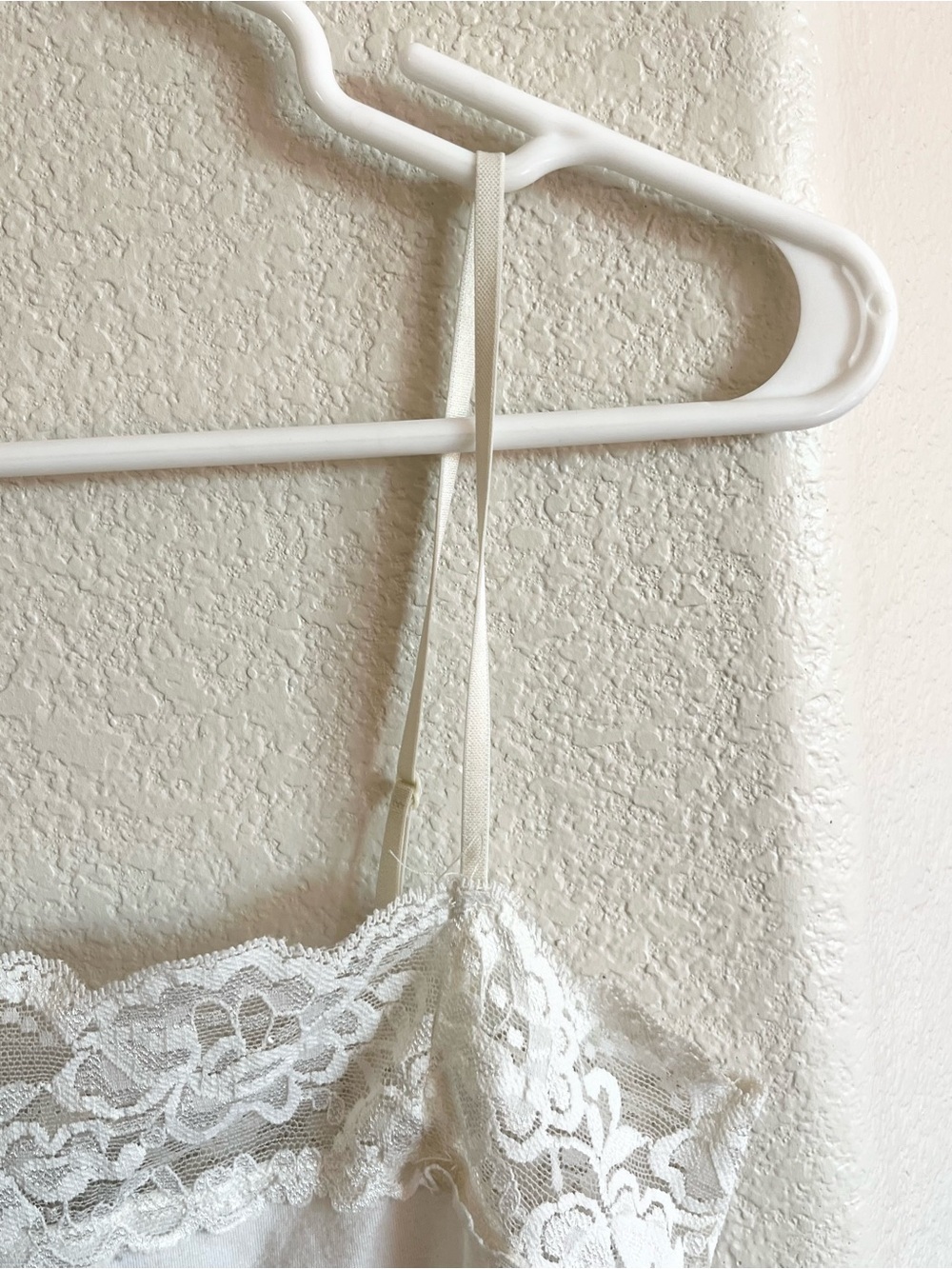 V.1 Couture Cream/Off-White Lace Camisole - Picture 4 of 5